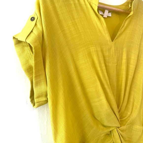 Lemon Twist Front Blouse - Picture 2 of 6